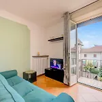 Riccardo House 1 Min From - Happy